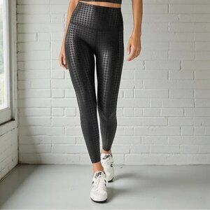 Beyond Yoga Houndstooth Caught in the Midi High Waisted Legging in Black Medium